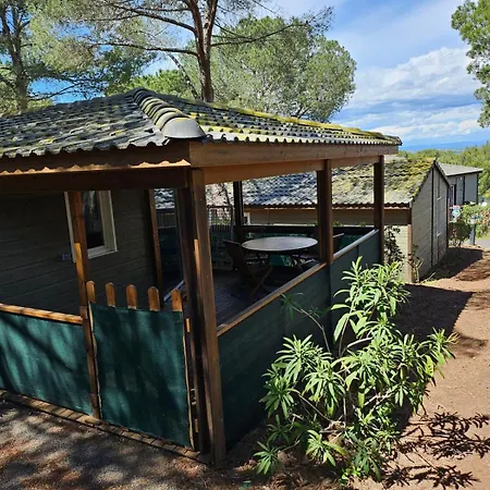 Familial Entre Les Pins * 아그