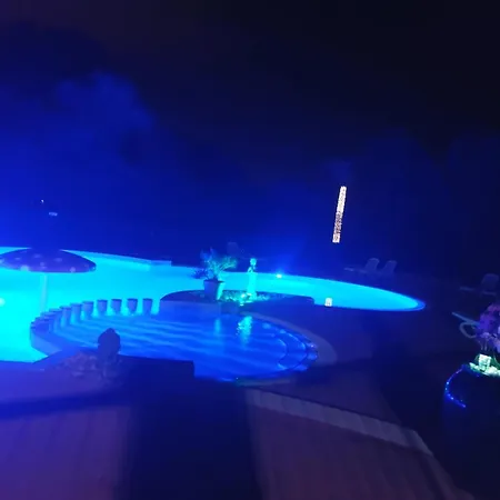 Familial Entre Les Pins 샬레 아그