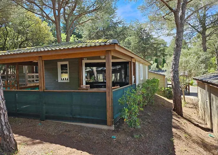 Familial Entre Les Pins *