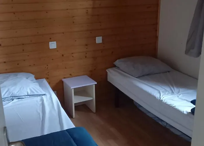 Familial Entre Les Pins 샬레